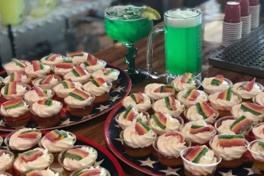 Sushi and green drinks on a table.